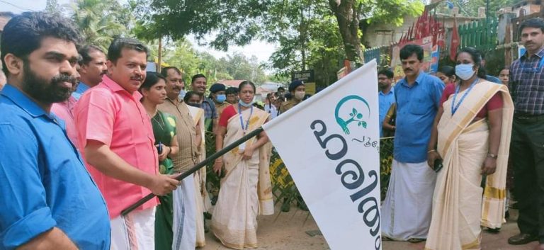 ഹരിതം 2022 ക്യാമ്പയിന്റെ ഭാഗമായി സംഘടിപ്പിച്ച വിളംബര ഘോഷയാത്ര ഫ്_ളാഗ് ഓഫ് (1)
