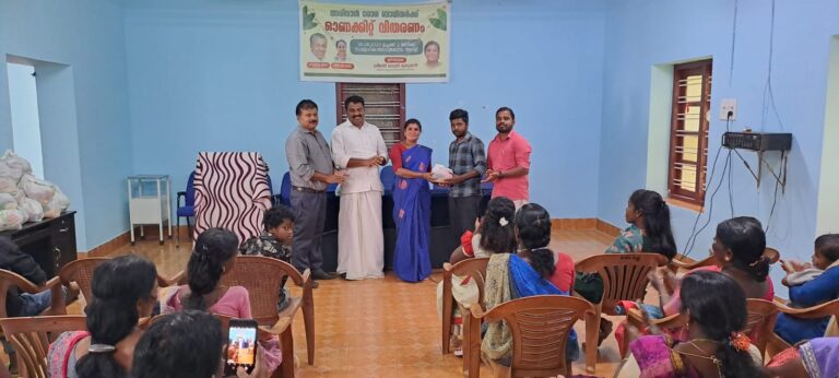 അട്ടപ്പാടിയില്‍ ഓണക്കിറ്റ് വിതരണം 1